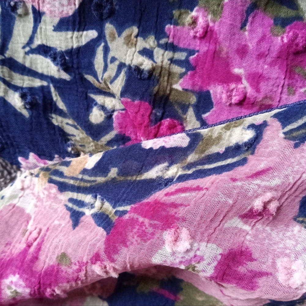 Rabbit Rose floral blouse - Picture 2 of 6